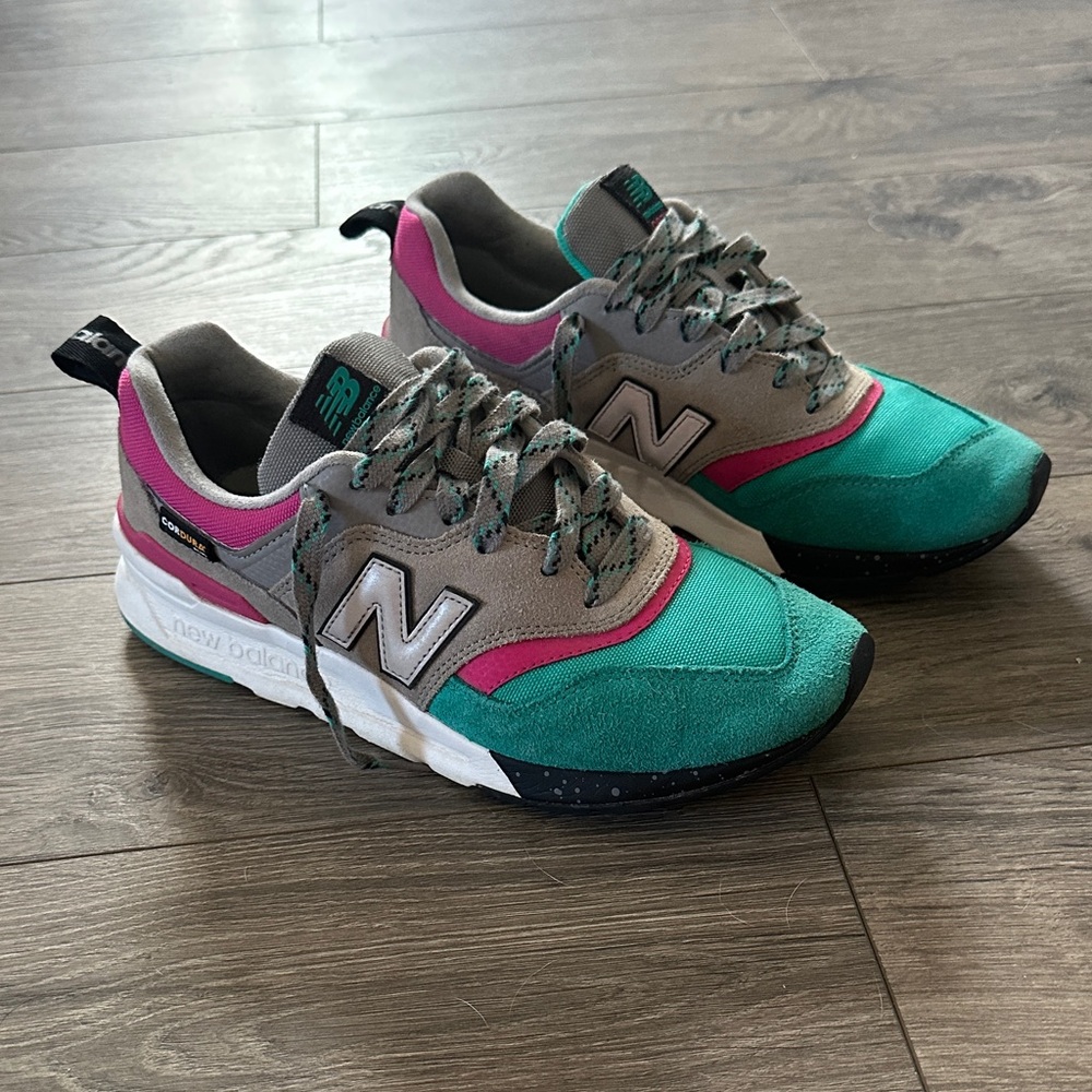 New Balance Teal and Pink Athletic Shoes